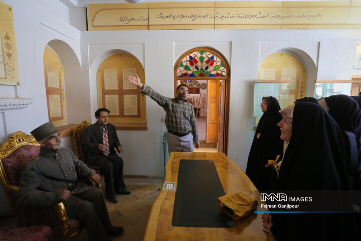 نشست هنرمندانه شهر زندگی