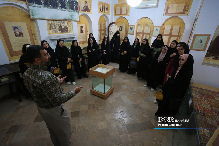 نشست هنرمندانه شهر زندگی