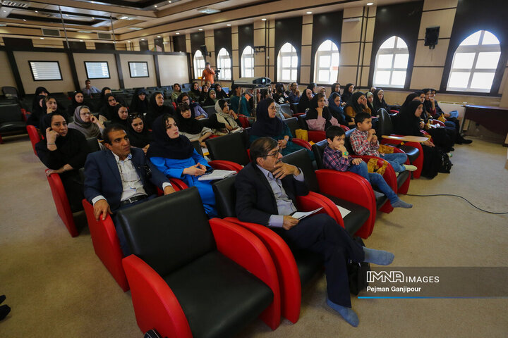 نشست هنرمندانه شهر زندگی