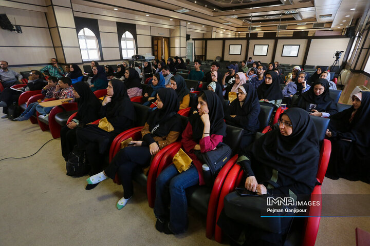 نشست هنرمندانه شهر زندگی