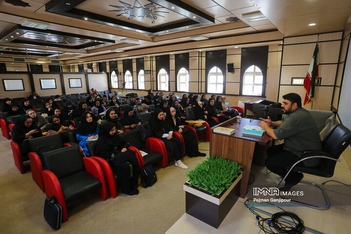 نشست هنرمندانه شهر زندگی