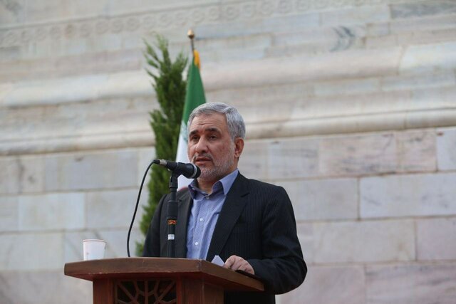 اگر می خواهیم ایران بماند، راهی جز حفظ فرهنگ و زبان نداریم