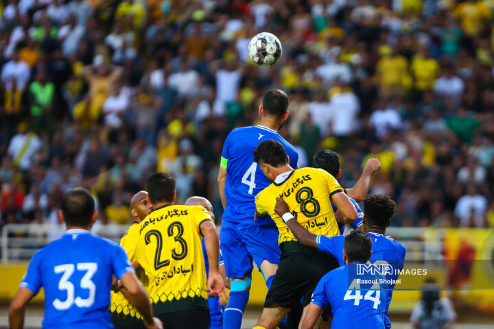 با ریخت و پاش، بخش خصوصی مجبور به کناره‌گیری از فوتبال می‌شود