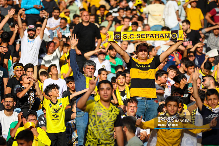 شکایت باشگاه سپاهان از هاشم بیک‌زاده