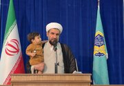 اقدام عجیب و جالب امام جمعه خوروبیابانک همراه فرزندش در نماز جمعه + عکس