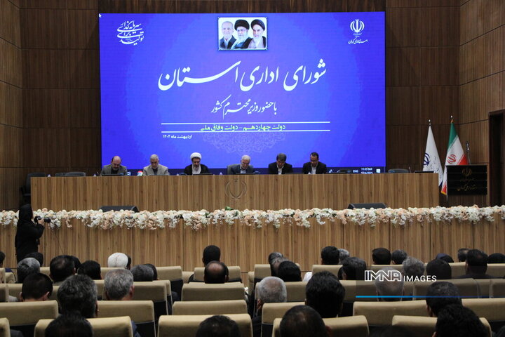 فرش قرمز زیر پای سرمایه‌گذاران و کارآفرینان پهن کنیم