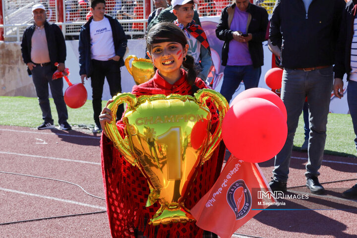 جشن قهرمانی تراکتور