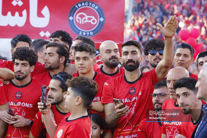 جشن قهرمانی تراکتور