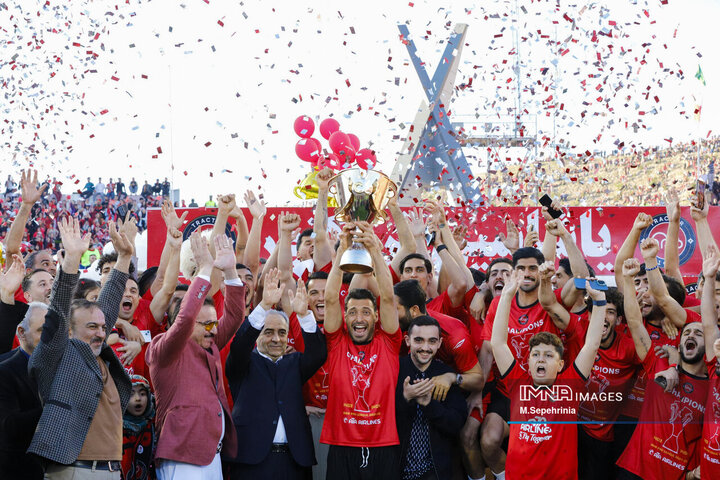 جشن قهرمانی تراکتور