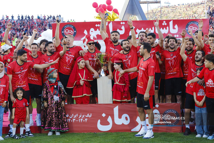 جشن قهرمانی تراکتور