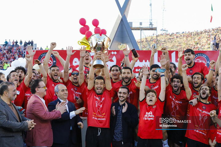 جشن قهرمانی تراکتور