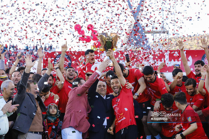 جشن قهرمانی تراکتور