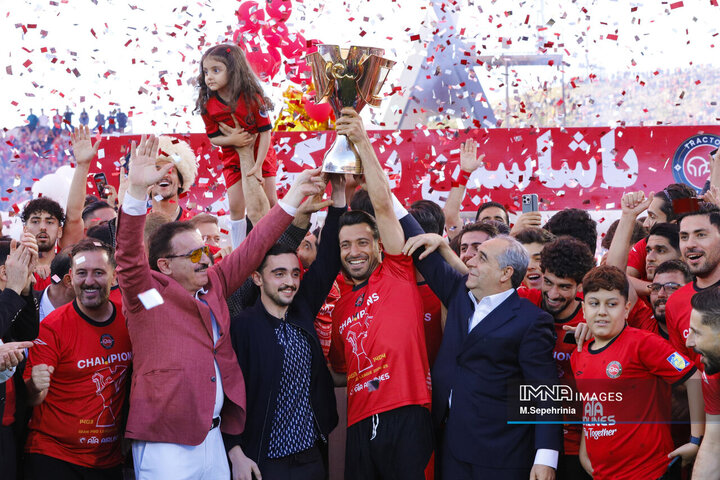 جشن قهرمانی تراکتور