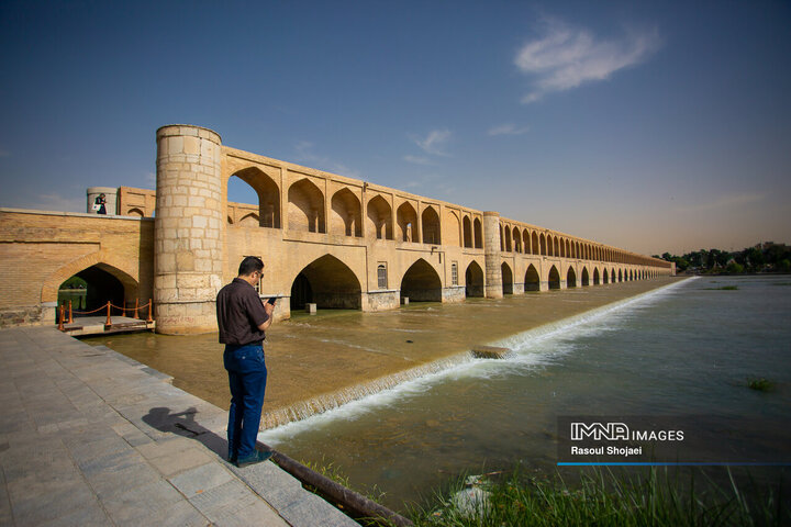 بازگشایی آب زاینده رود برای تأمین نیاز باغات و درختان