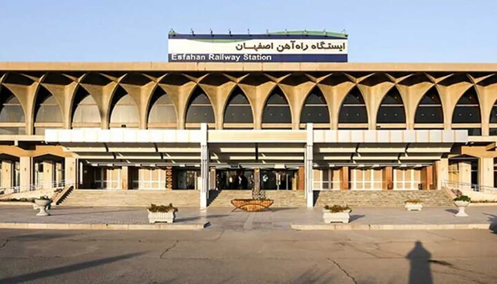 راه‌ آهن اصفهان از بن‌بست مسافری خارج می‌شود/ قطار شیراز – تهران به اصفهان بازمی گردد