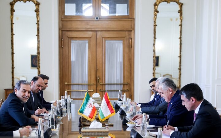 دیدار وزیر خارجه تاجیکستان و دبیر امنیت ارمنستان با عراقچی
