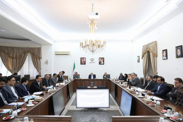 شعار سال می‌تواند به دولت در جذب سرمایه و رشد تولید کمک کند