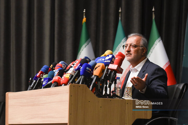 تبدیل مدیریت شهری از یک نهاد خدماتی به یک سازمان اجتماعی