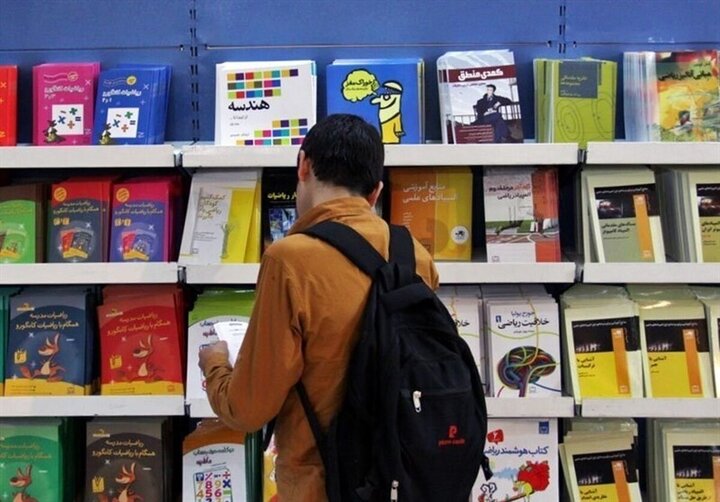 فیلم| سفر به دنیای واژهها به گشتزنی در نمایشگاه بزرگ کتاب بجنورد فیلم| سفر به دنیای واژهها به گشتزنی در نمایشگاه بزرگ کتاب بجنورد