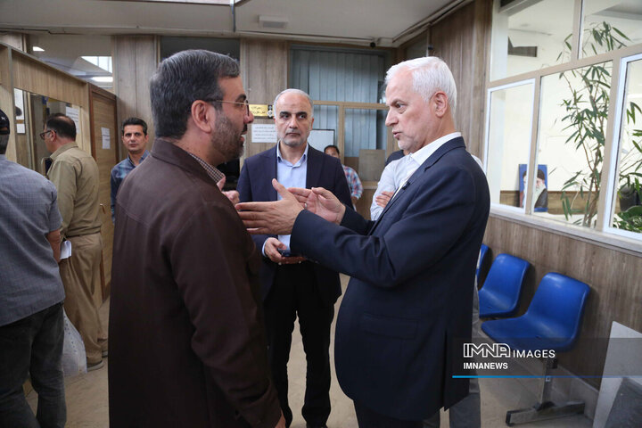 بازدید سرزده شهردار اصفهان از شهرداری منطقه 14