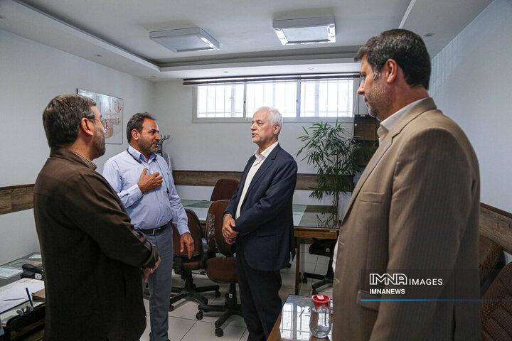 بازدید سرزده شهردار اصفهان از شهرداری منطقه 14
