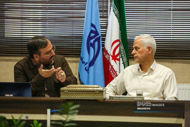 بازدید سرزده شهردار اصفهان از شهرداری منطقه 14