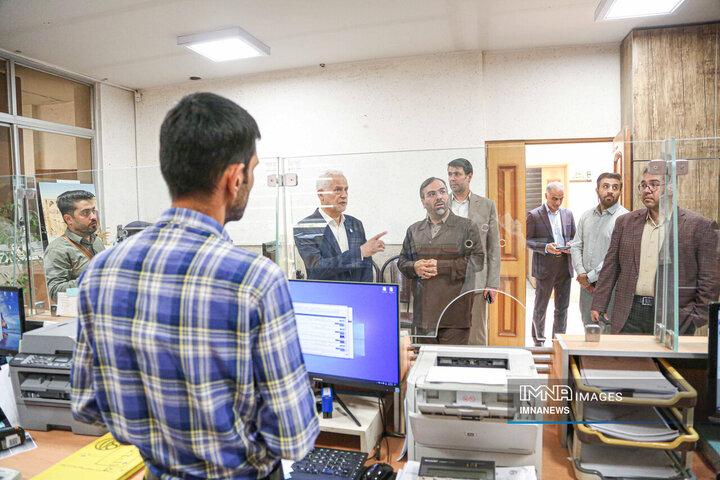 بازدید سرزده شهردار اصفهان از شهرداری منطقه 14