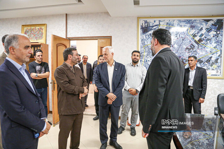 بازدید سرزده شهردار اصفهان از شهرداری منطقه 14