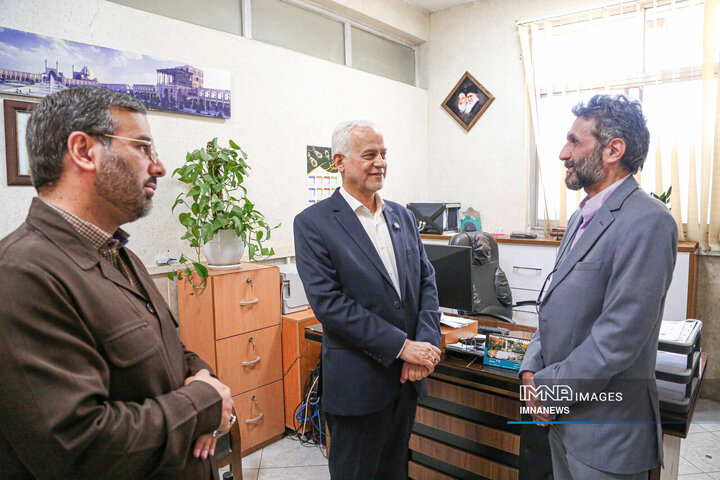 بازدید سرزده شهردار اصفهان از شهرداری منطقه 14