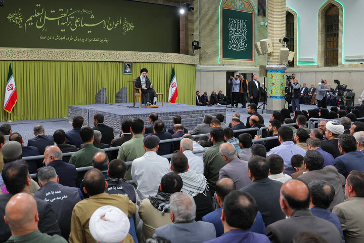 دیدار معلمان با رهبر معظم انقلاب