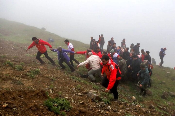 روایت شاعرانه از فرود در قلب مردم/  خلق واژه‌ها در سوگ رئیس‌جمهور شهید