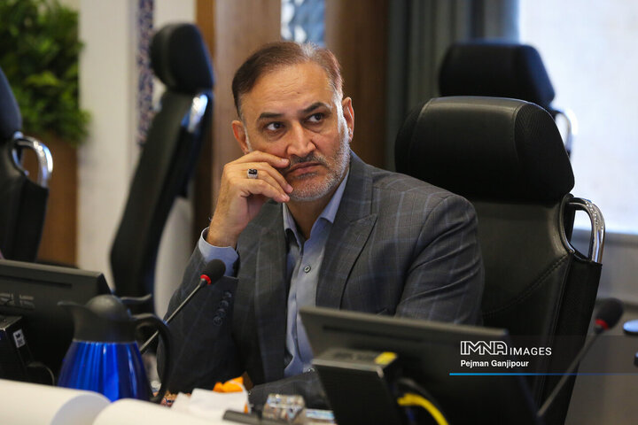 عاشورا، آینه‌ امروز ماست