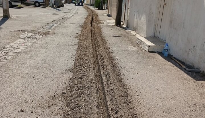 خرم‌آباد در حصار زخم‌های توسعه/ وقتی فیبر نوری، زیبایی شهر را خط‌خطی می‌کند