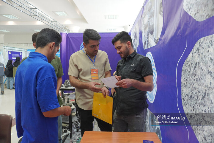 ششمین رویداد «صنعت، دانشگاه، راه اشتغال» در دانشگاه آزاد اسلامی نجف‌آباد