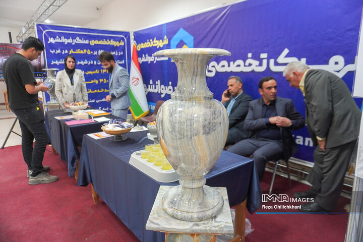 ششمین رویداد «صنعت، دانشگاه، راه اشتغال» در دانشگاه آزاد اسلامی نجف‌آباد