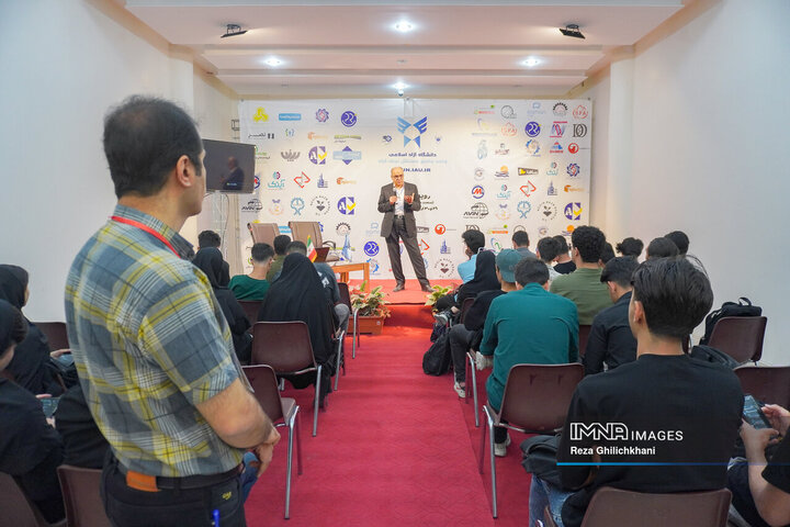 ششمین رویداد «صنعت، دانشگاه، راه اشتغال» در دانشگاه آزاد اسلامی نجف‌آباد