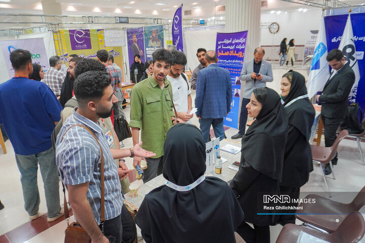 ششمین رویداد «صنعت، دانشگاه، راه اشتغال» در دانشگاه آزاد اسلامی نجف‌آباد