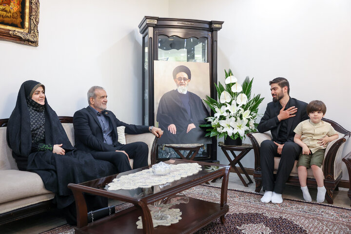 دیدار پزشکیان با خانواده امام جمعه فقید تبریز و سرتیم حفاظت شهید رئیسی