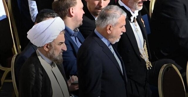 صالحی امیری پیام رئیس جمهور را به پاپ تقدیم کرد