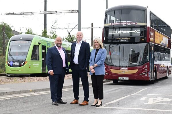 ادینبورگ سفر با اتوبوس و قطار را بدون محدودیت زمانی ارائه میدهد