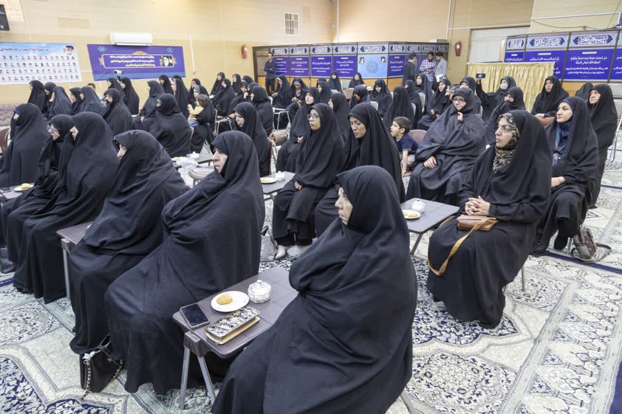 آزادگی و سربلندی در گرو مقاومت در مقابل دشمن است