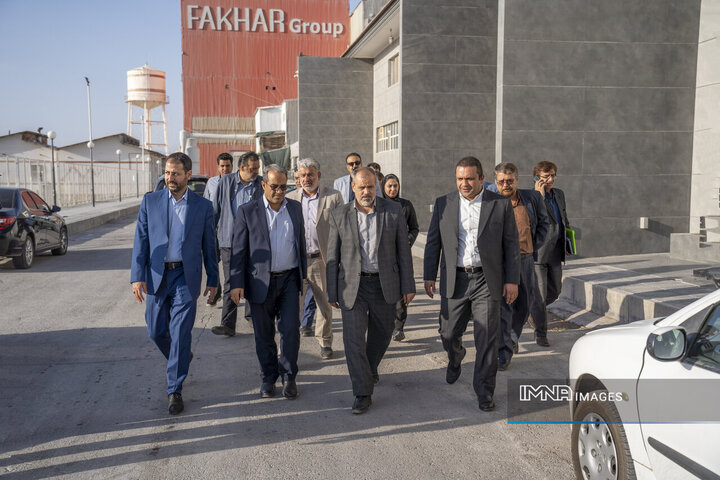 بازدید مسئولان ارشد قضایی کشور از گروه کارخانجات کاشی فخار