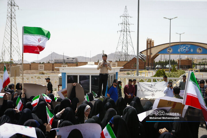 اجتماع دانشجویی در سایت هسته ای فردو