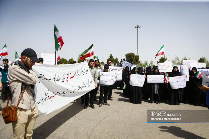 اجتماع دانشجویی در سایت هسته ای فردو