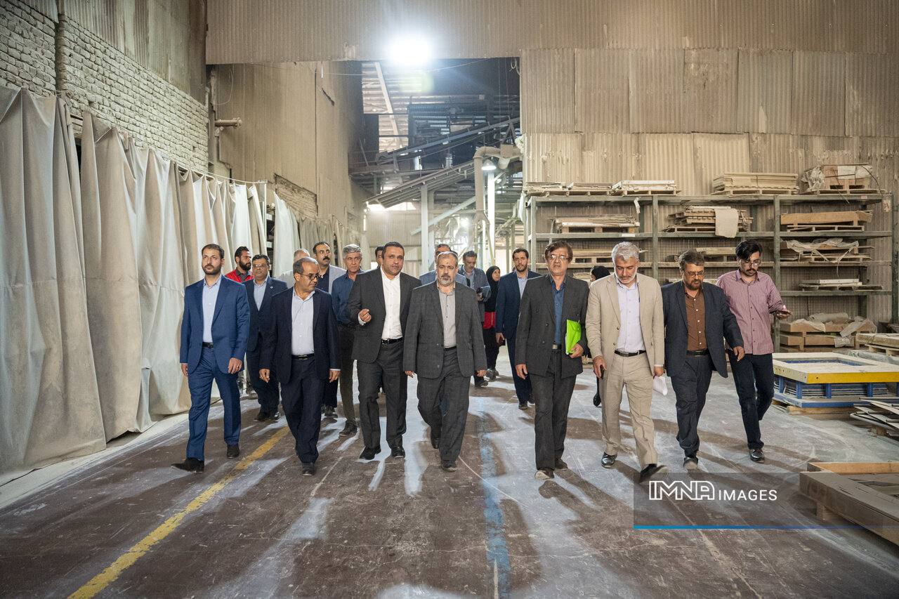 بازدید مسئولان ارشد قضایی کشور از گروه کارخانجات کاشی فخار