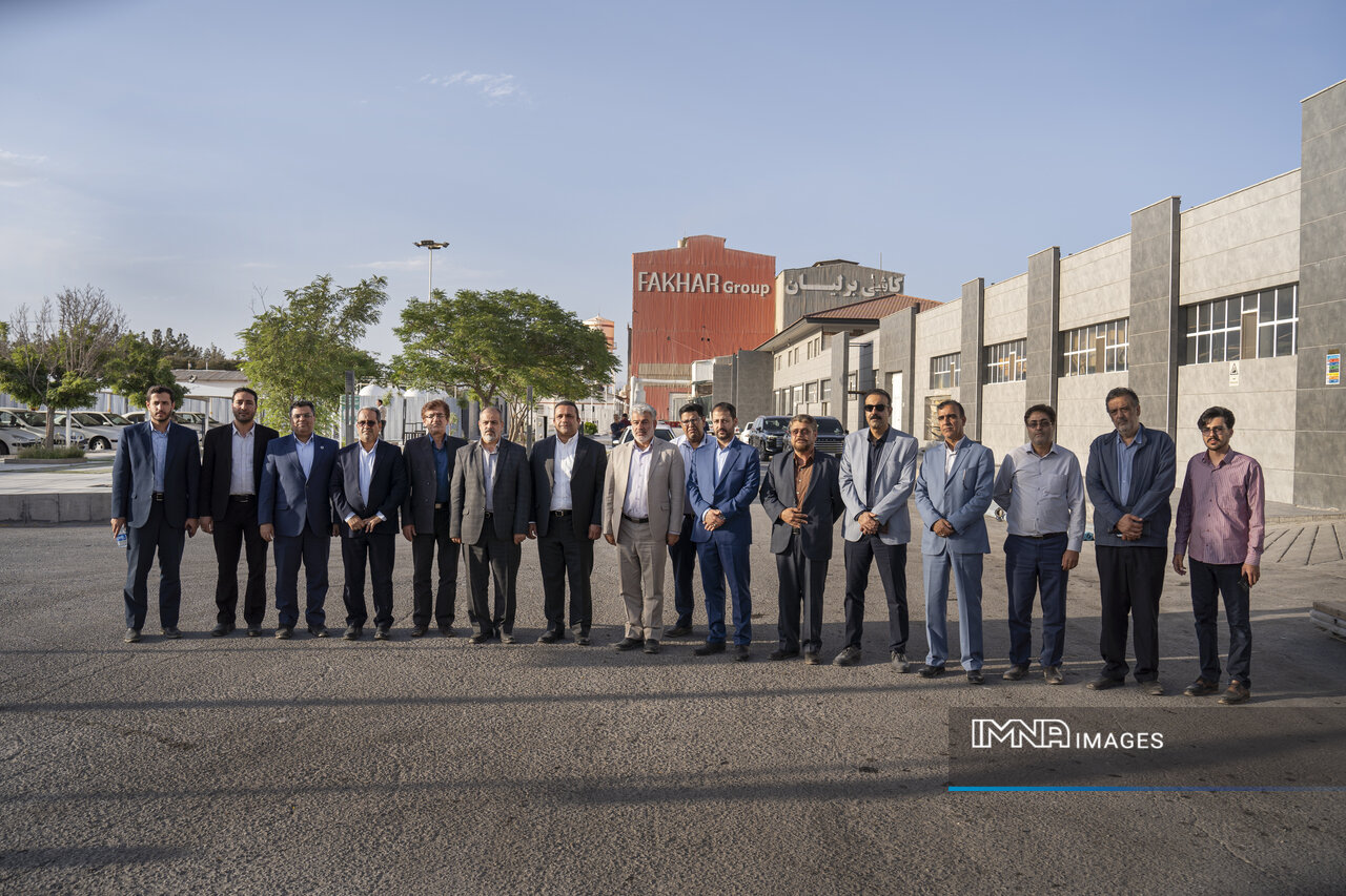 بازدید مسئولان ارشد قضایی کشور از گروه کارخانجات کاشی فخار