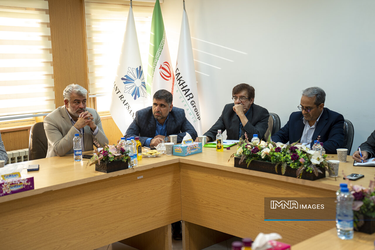 بازدید مسئولان ارشد قضایی کشور از گروه کارخانجات کاشی فخار