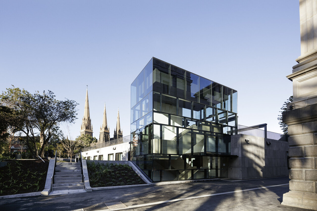 تأثیر معماری ساختمانهای سازمانهای دولتی بر عملکرد