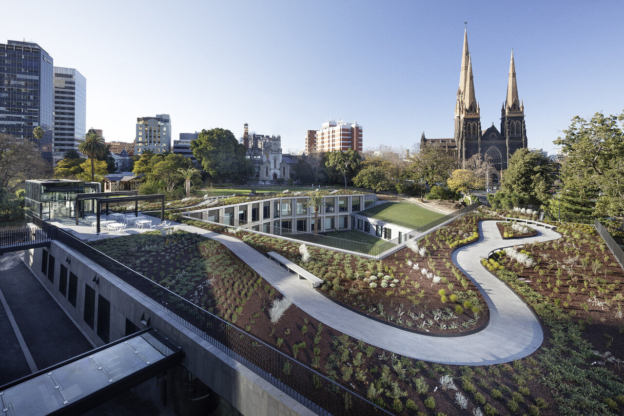 تأثیر معماری ساختمانهای سازمانهای دولتی بر عملکرد