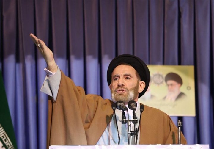 برخی با اقدامات سودجویانه، سفره معیشت مردم را کوچک و سفره خود را گسترده می‌کنند